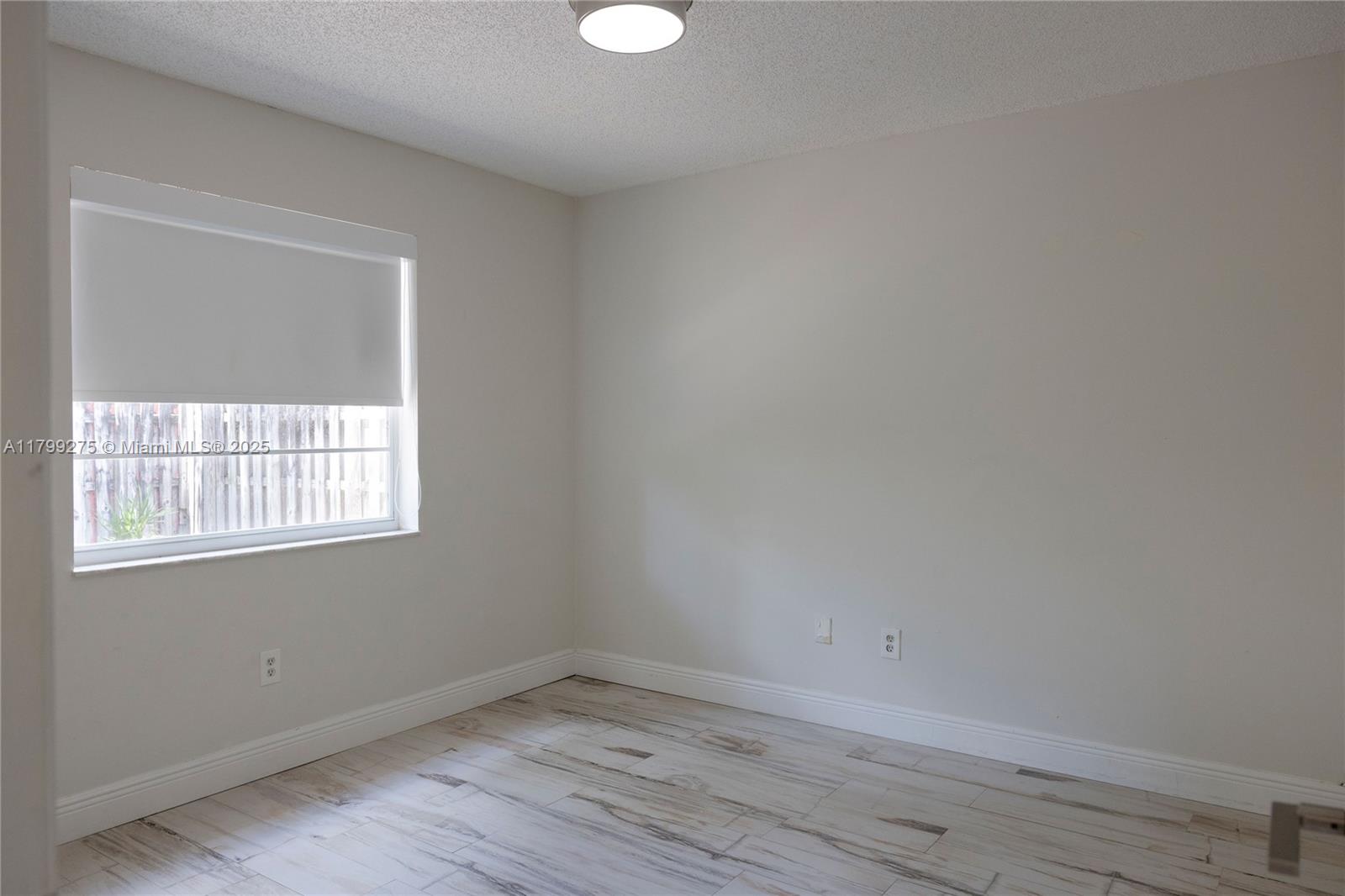 DORAL LAKES - Residential