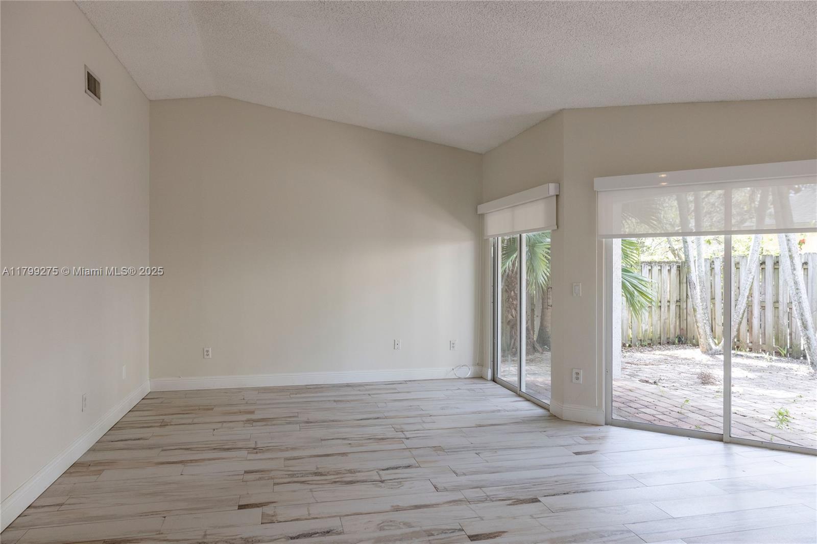 DORAL LAKES - Residential