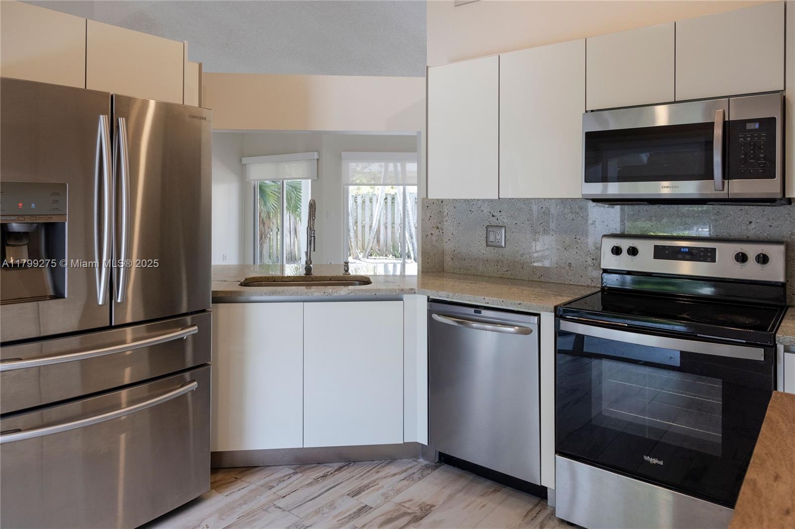 DORAL LAKES - Residential