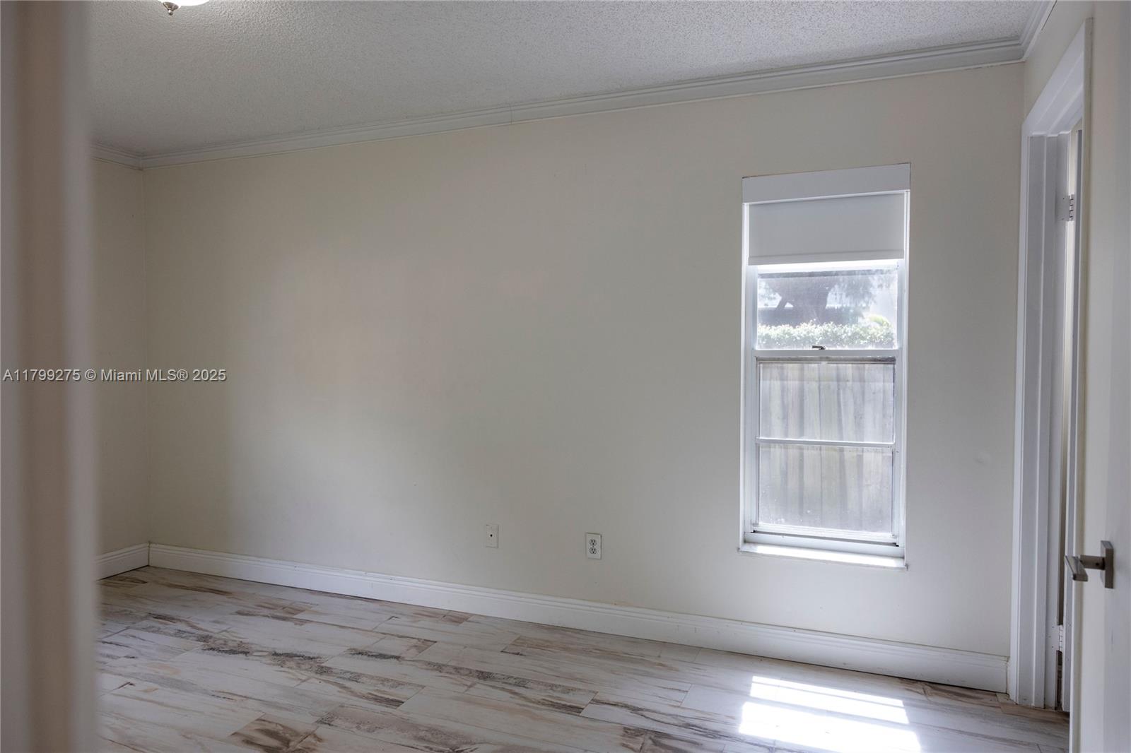 DORAL LAKES - Residential