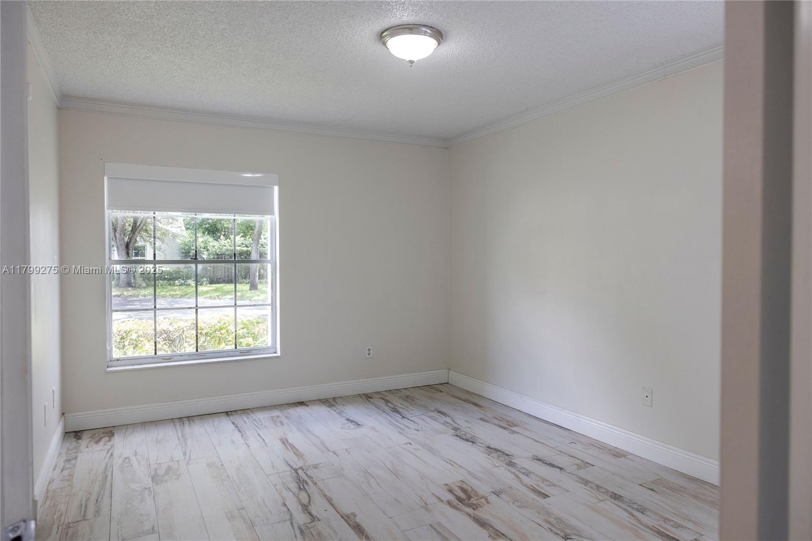 DORAL LAKES - Residential