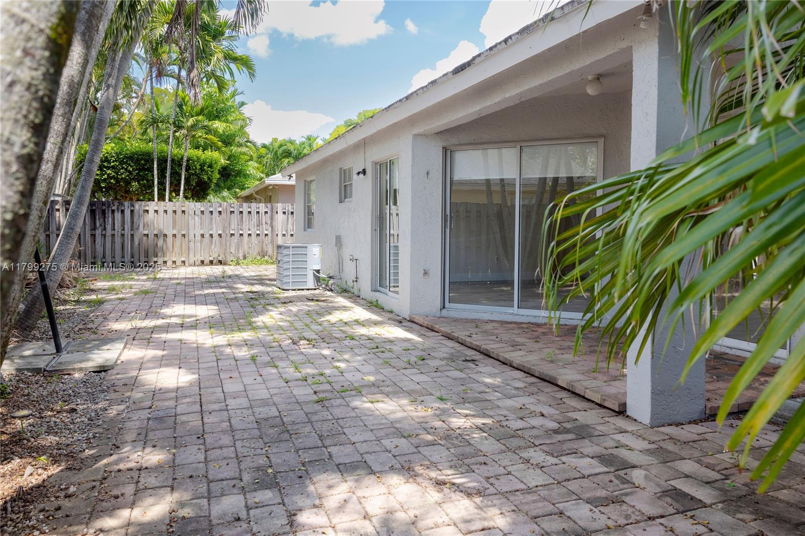 DORAL LAKES - Residential