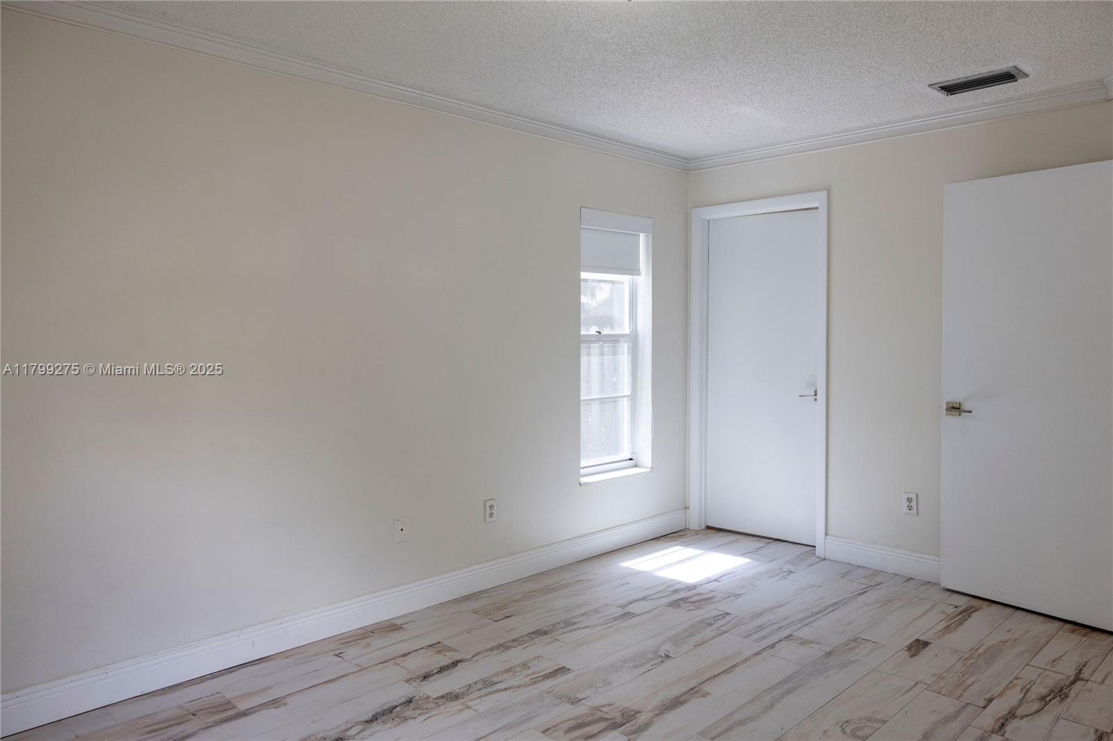 DORAL LAKES - Residential