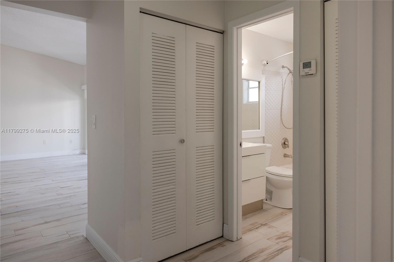 DORAL LAKES - Residential