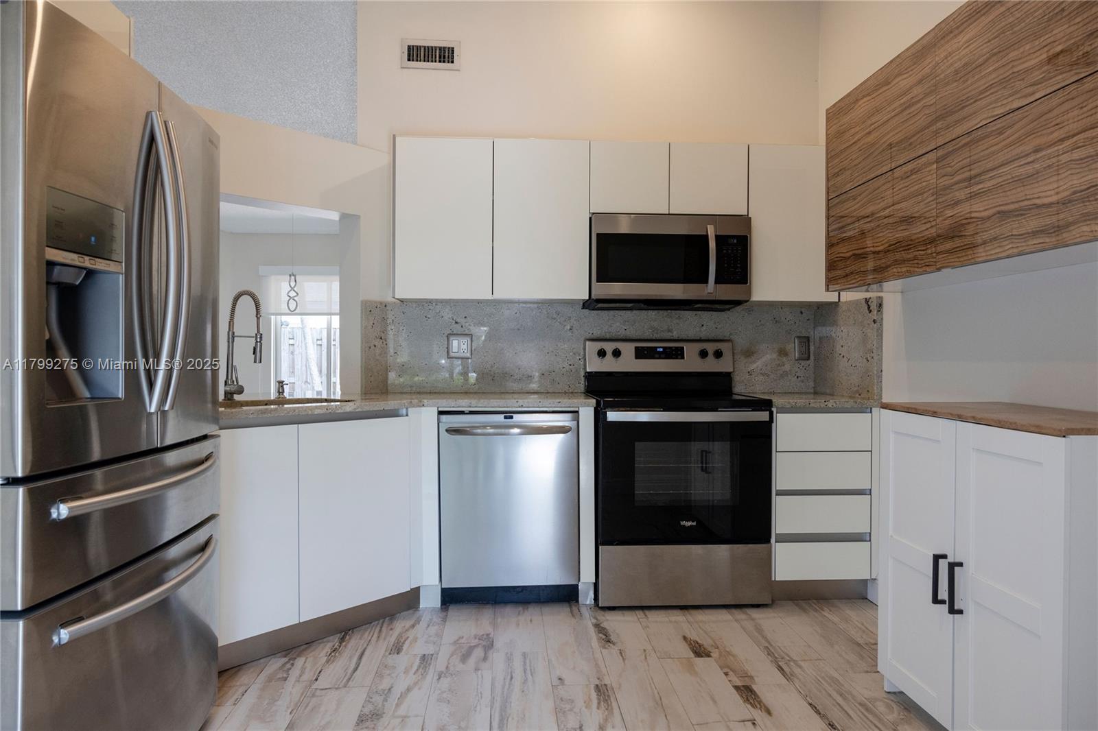 DORAL LAKES - Residential