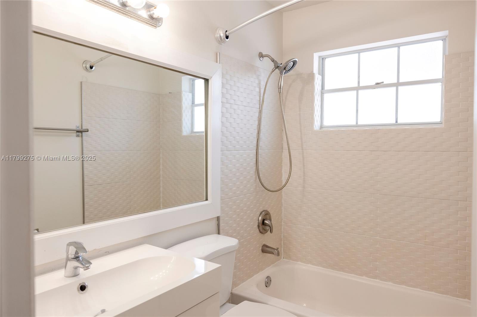 DORAL LAKES - Residential