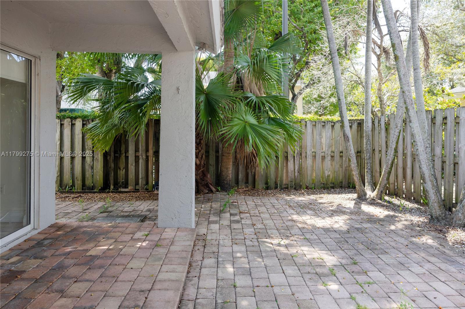 DORAL LAKES - Residential