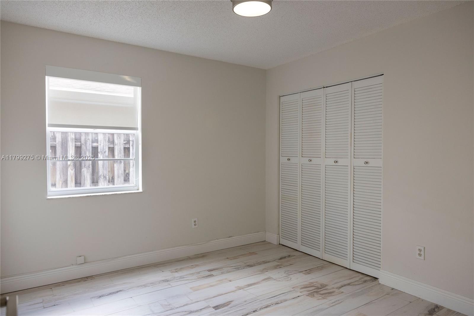 DORAL LAKES - Residential