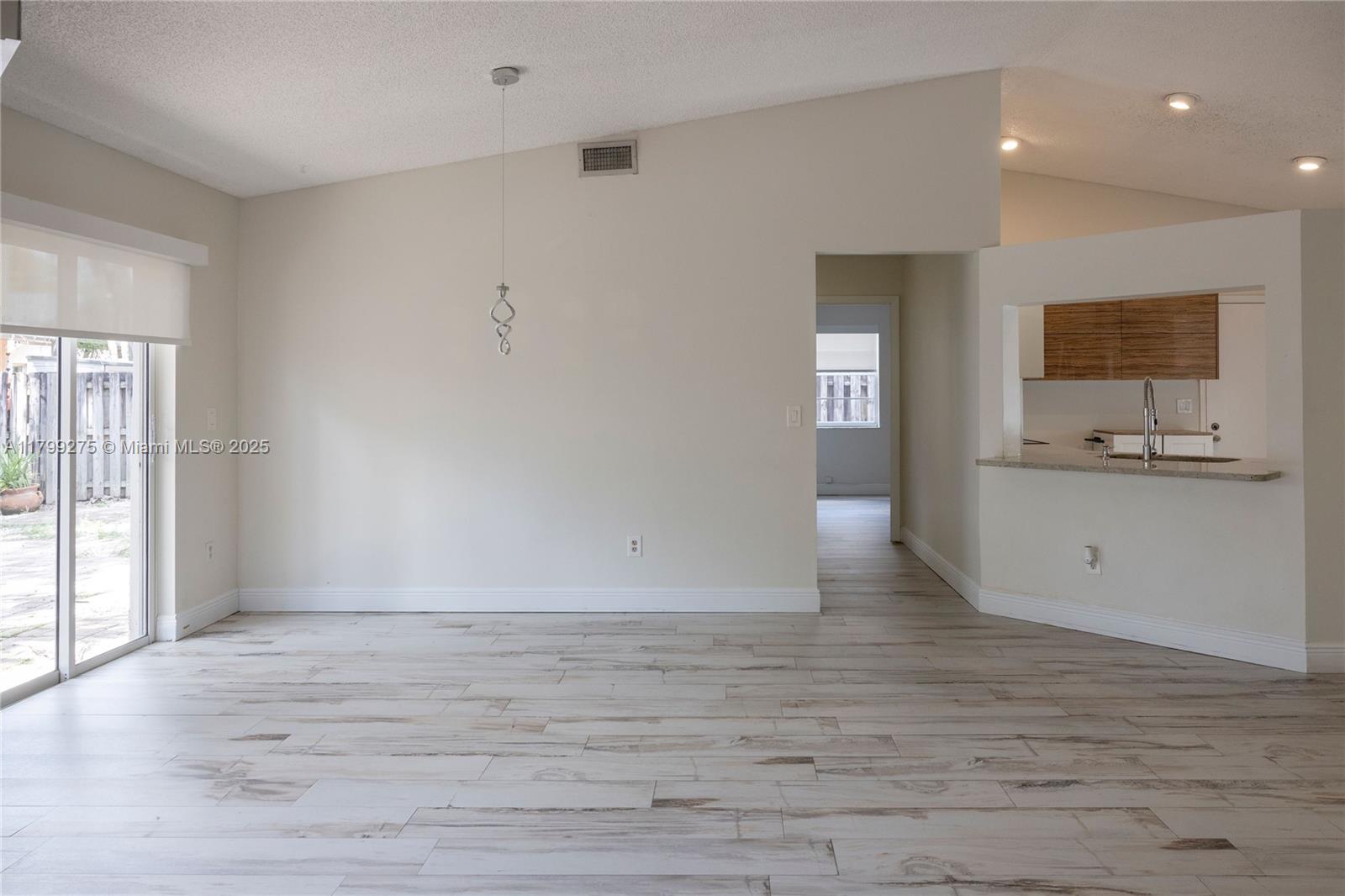 DORAL LAKES - Residential