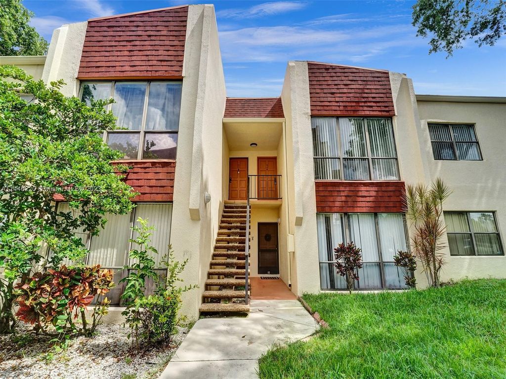 Photo of 301 N Pine Island Rd #212, Plantation, FL 33324 (MLS # A11440220)