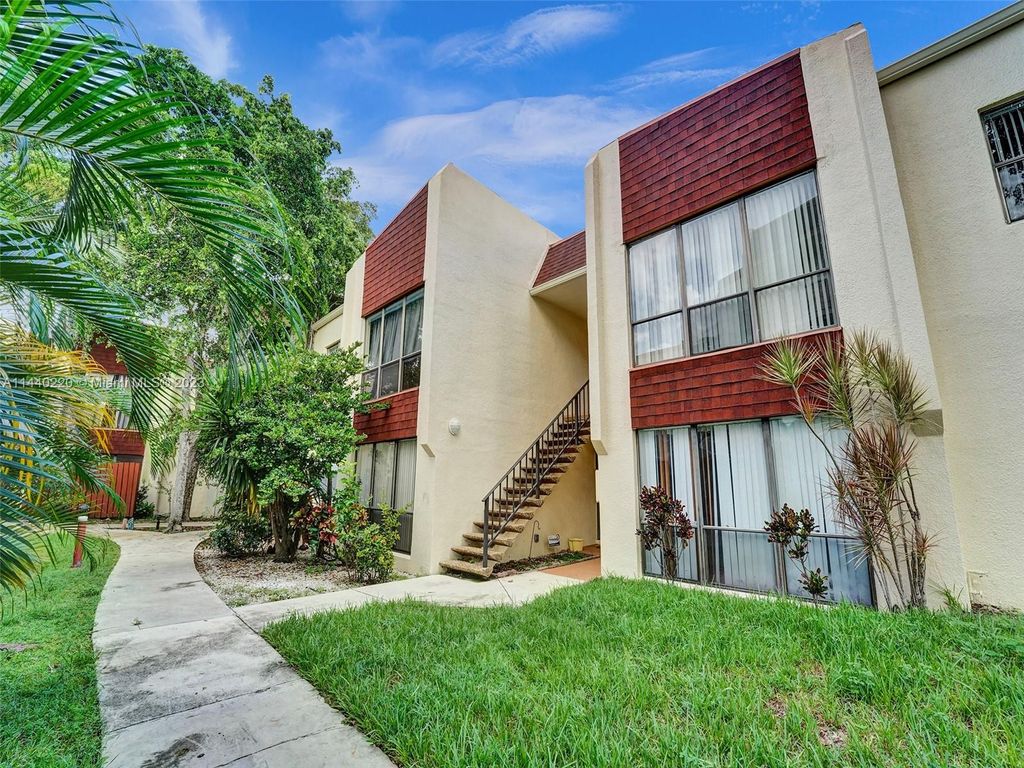 Photo of 301 N Pine Island Rd #212, Plantation, FL 33324 (MLS # A11440220)