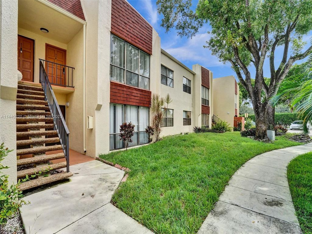 Photo of 301 N Pine Island Rd #212, Plantation, FL 33324 (MLS # A11440220)