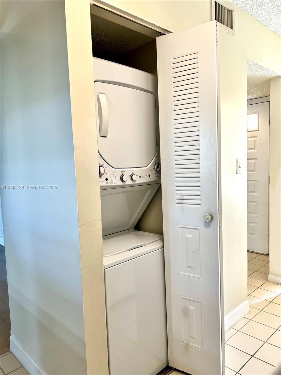 NAPOLI GARDENS AT CORAL SP - Residential Lease