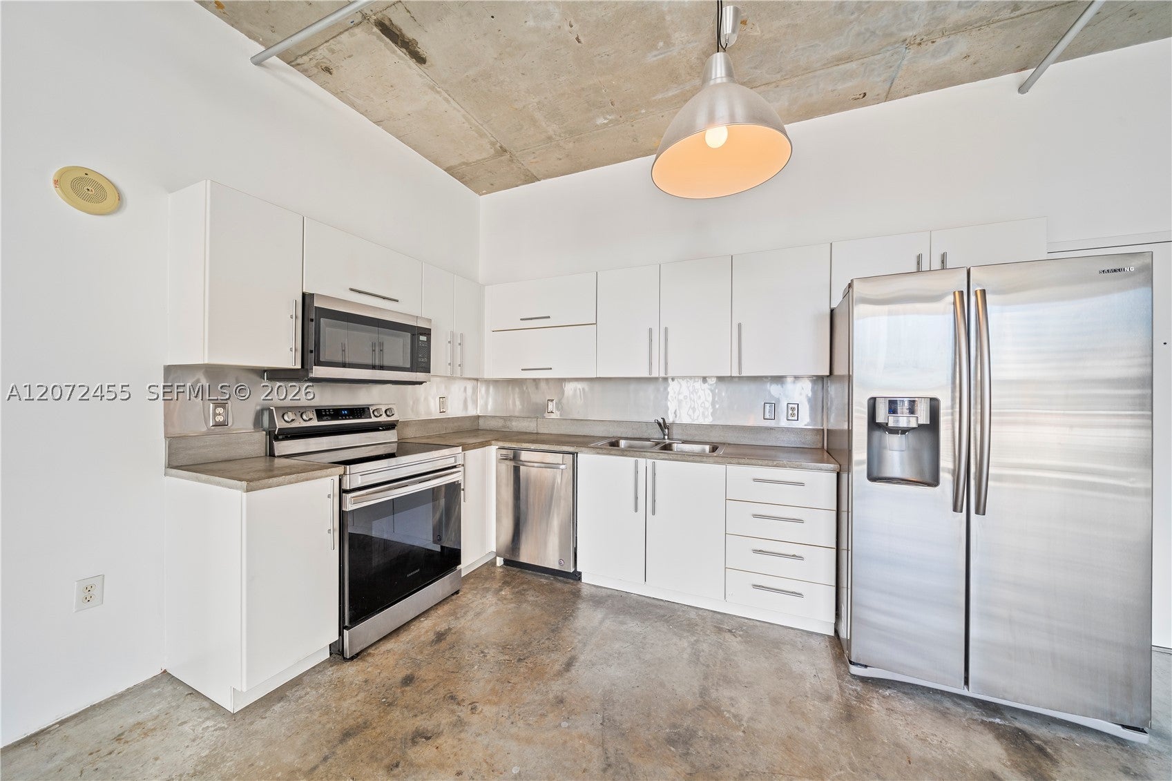 444 NE 30th St 702