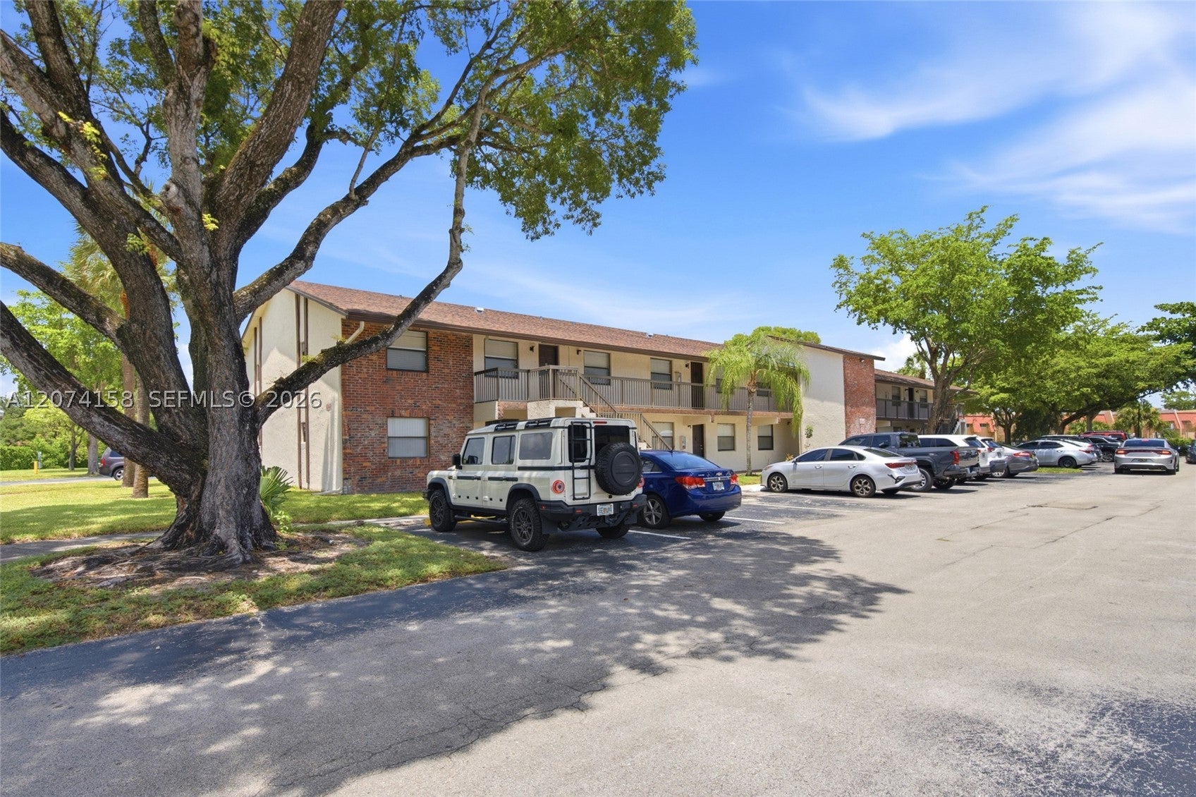 6040 Shakerwood Cir 201