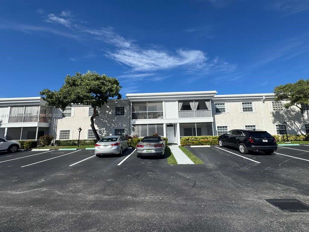 BAY COLONY CLUB CONDO - Residential Lease