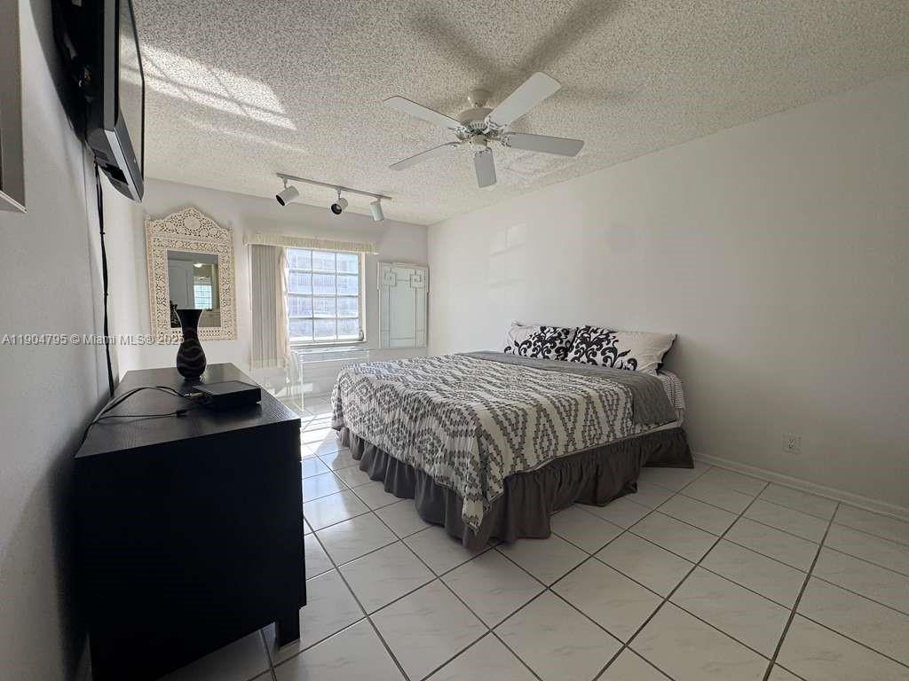 BAY COLONY CLUB CONDO - Residential Lease