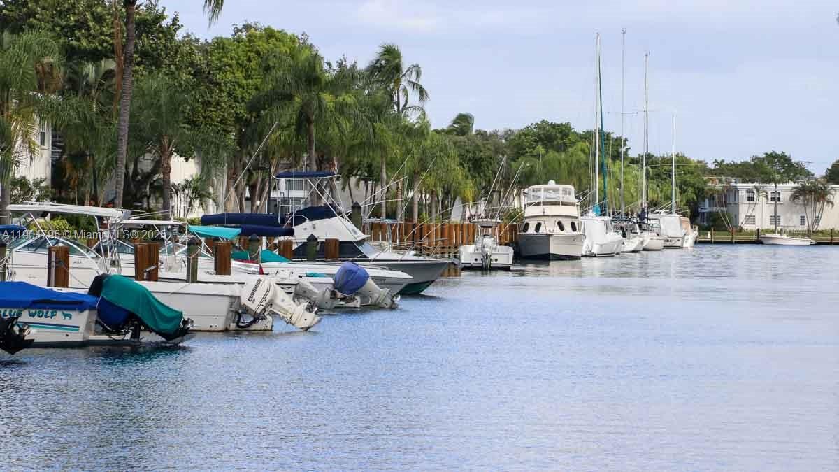 BAY COLONY CLUB CONDO - Residential Lease