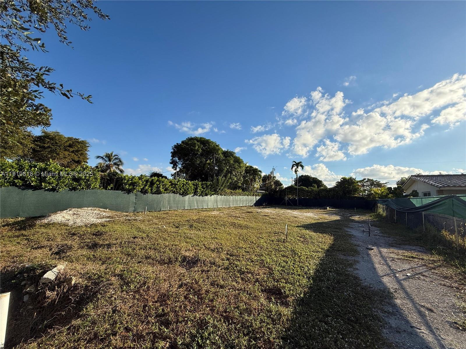 TAMIAMI ACRES PLAN 2 SEC - Land