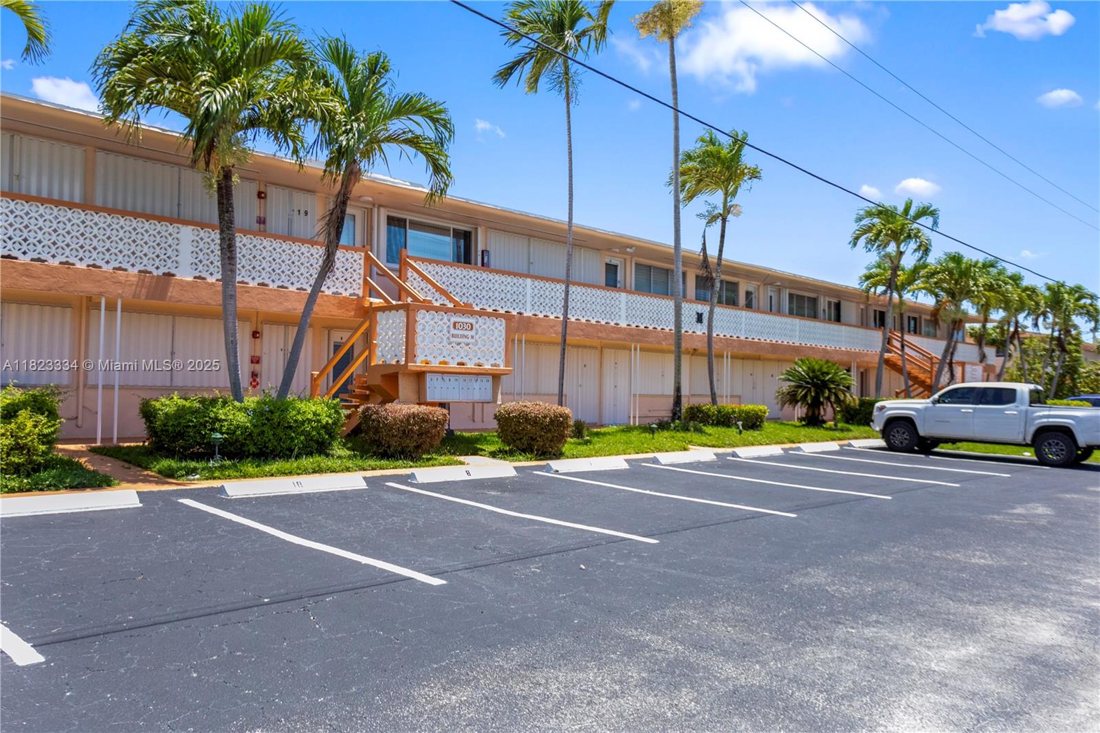 Property for Sale at 1030 Sw 11th St 8M, Hallandale Beach, Broward County, Florida - Bedrooms: 1 
Bathrooms: 1  - $89,900