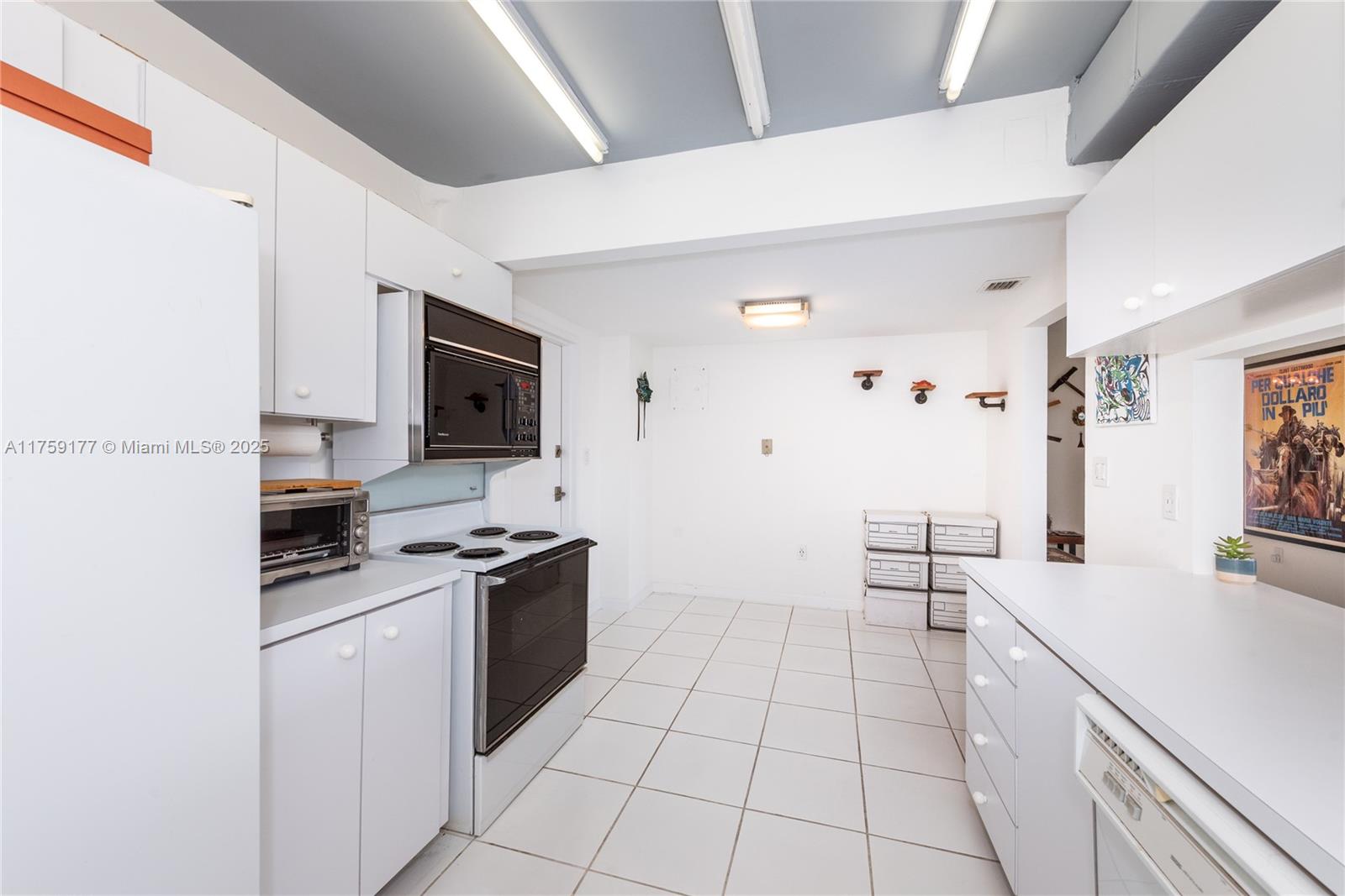 COMMODORE CLUB WEST CONDO - Residential