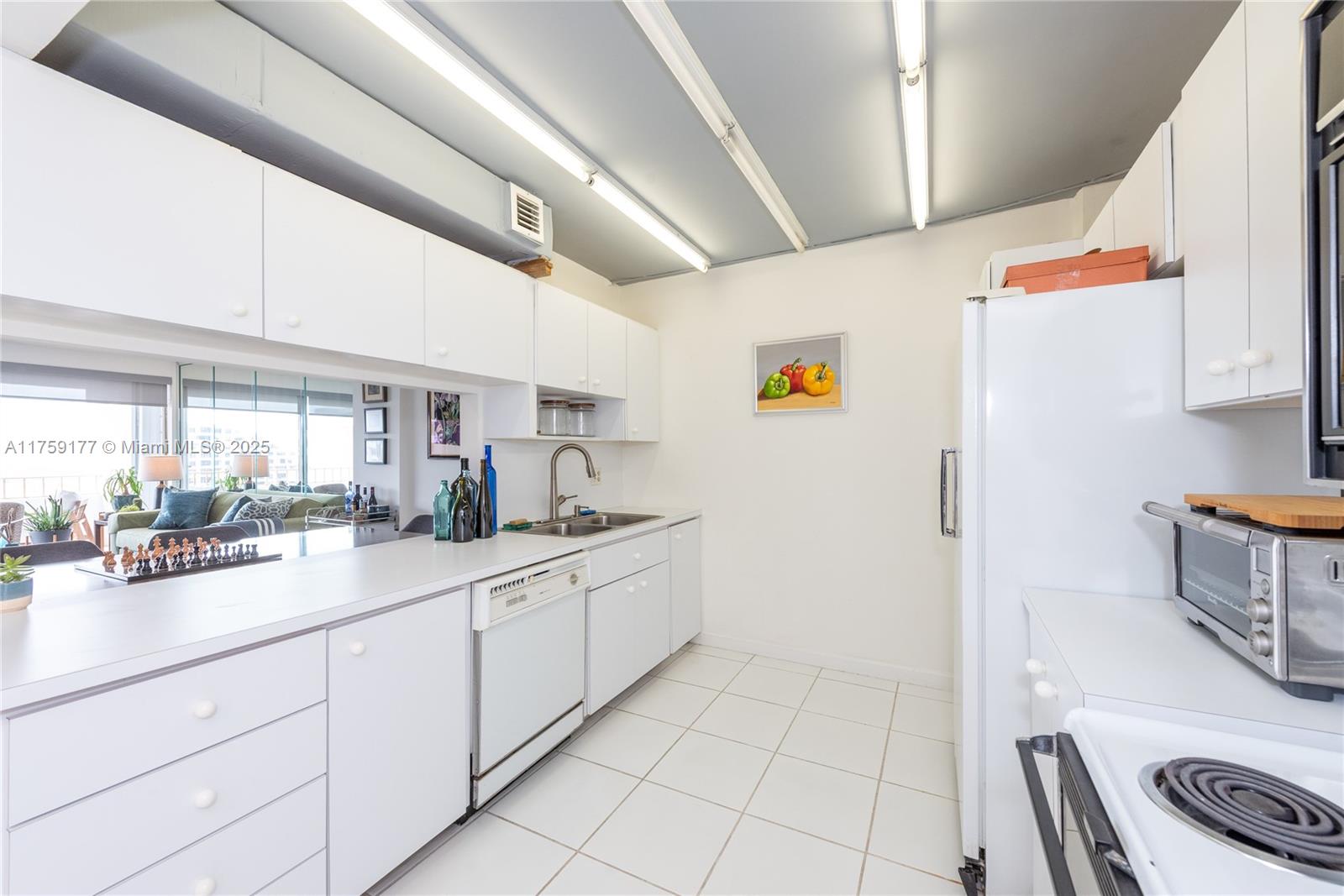 COMMODORE CLUB WEST CONDO - Residential