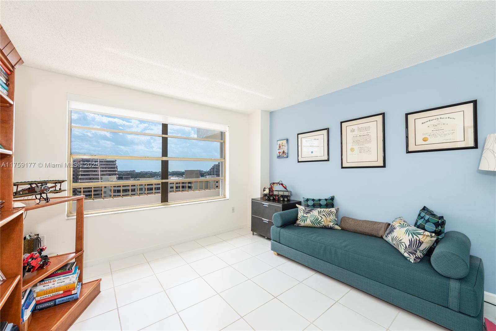 COMMODORE CLUB WEST CONDO - Residential