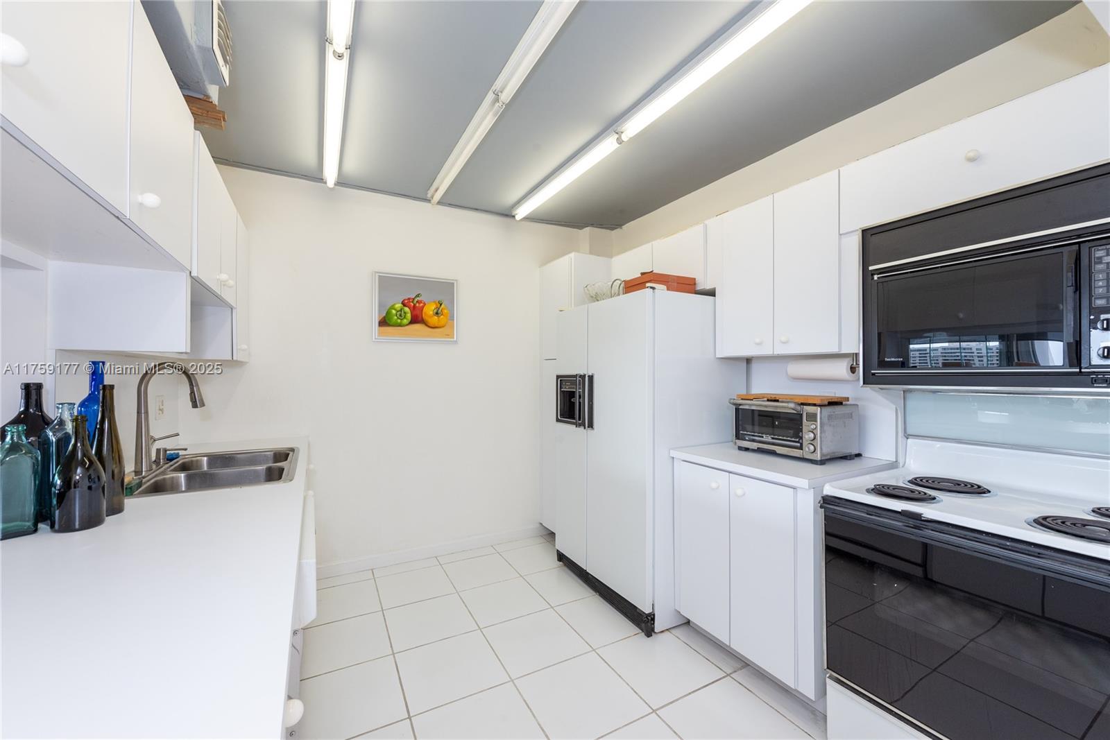 COMMODORE CLUB WEST CONDO - Residential