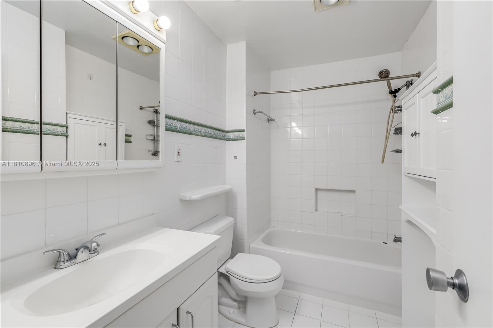 THE EXECUTIVE CONDO - Residential Lease