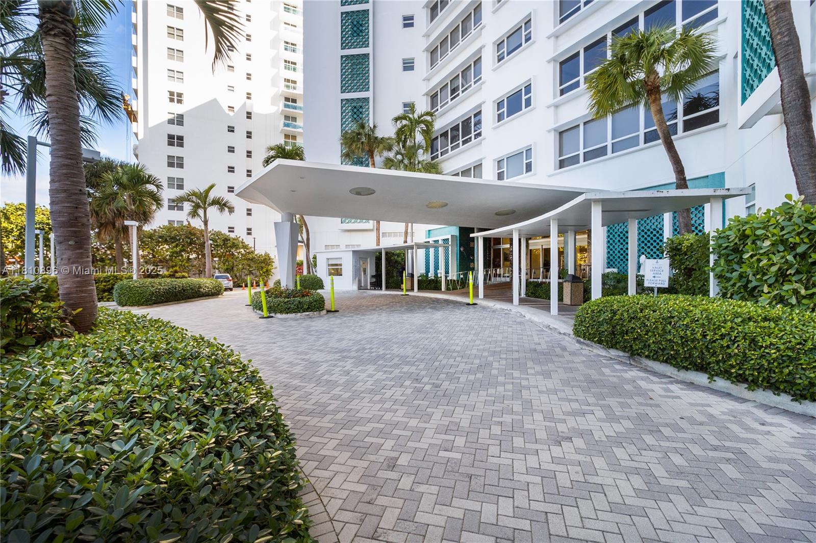 THE EXECUTIVE CONDO - Residential Lease