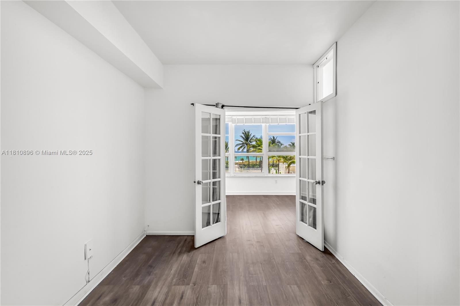 THE EXECUTIVE CONDO - Residential Lease