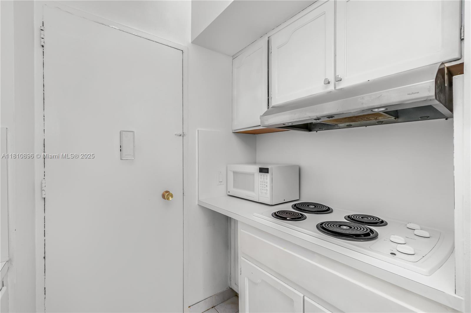 THE EXECUTIVE CONDO - Residential Lease