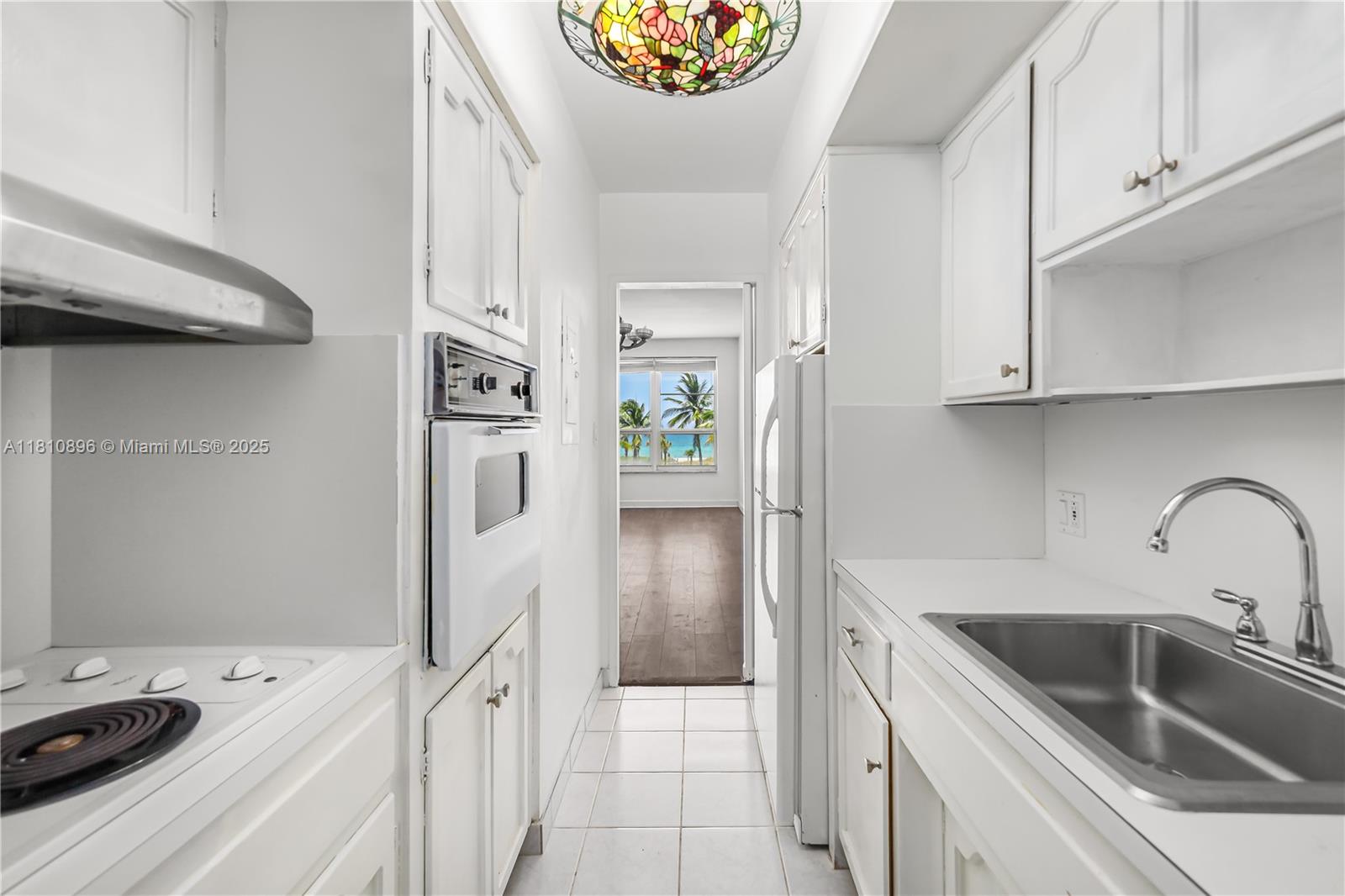 THE EXECUTIVE CONDO - Residential Lease