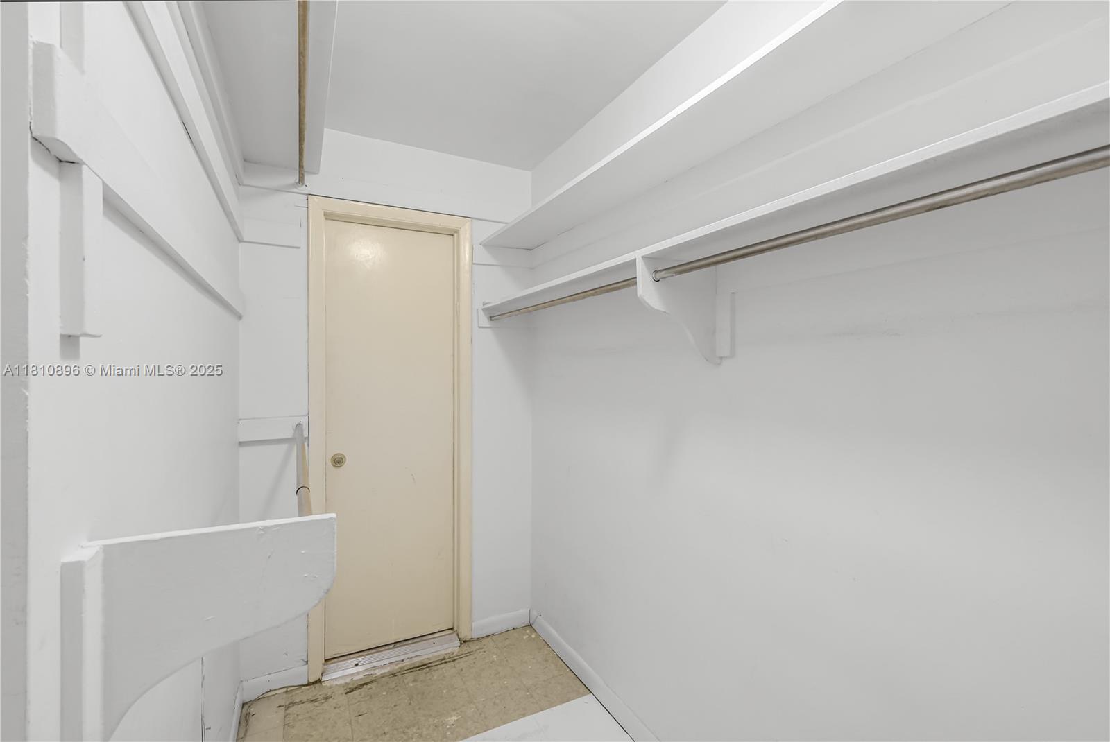 THE EXECUTIVE CONDO - Residential Lease