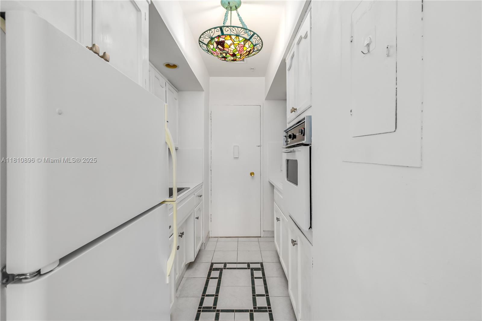 THE EXECUTIVE CONDO - Residential Lease