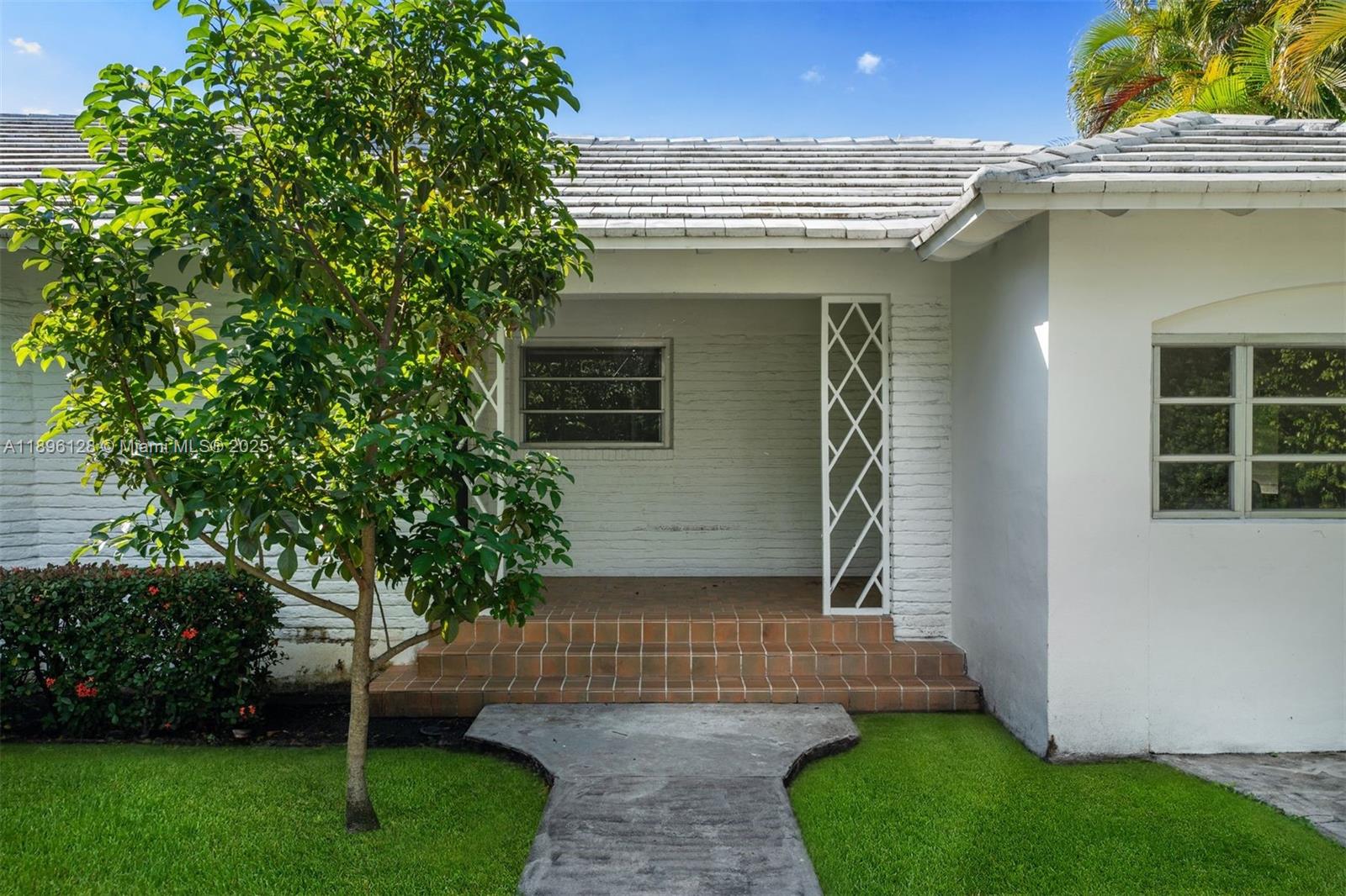 520 W 51st Ter