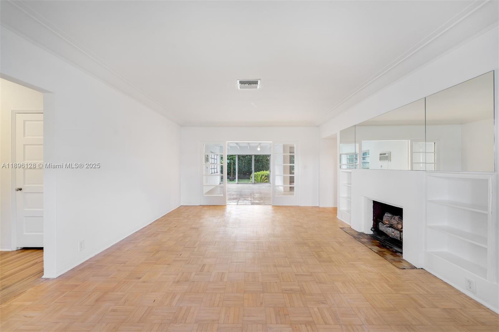 520 W 51st Ter