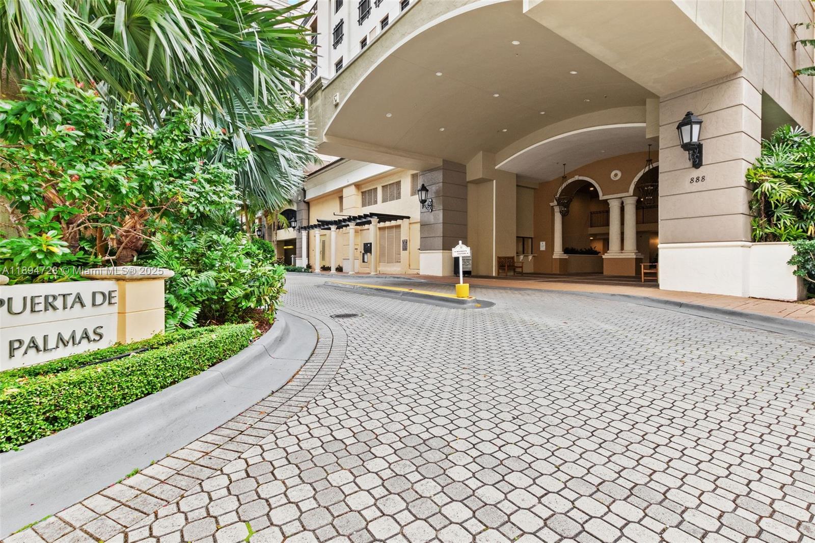PUERTA DE PALMAS CONDO - Residential