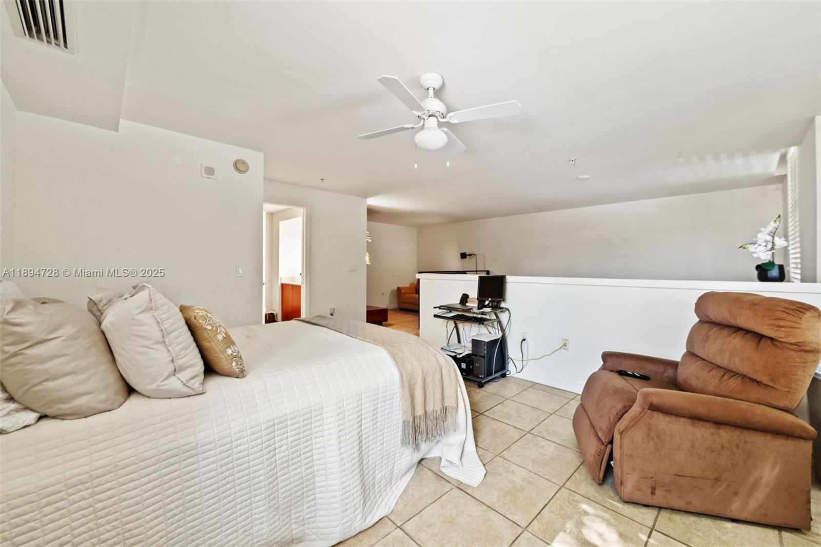 PUERTA DE PALMAS CONDO - Residential