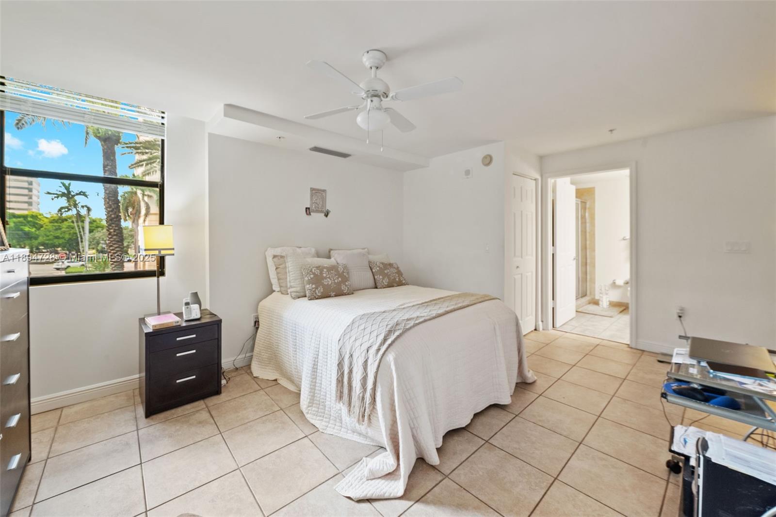 PUERTA DE PALMAS CONDO - Residential