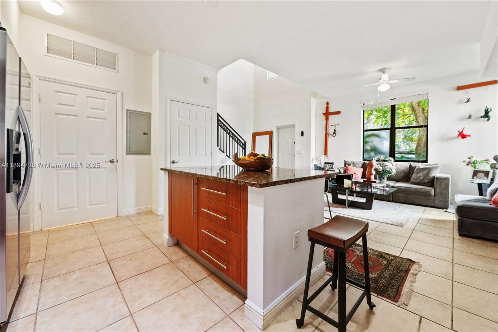 PUERTA DE PALMAS CONDO - Residential