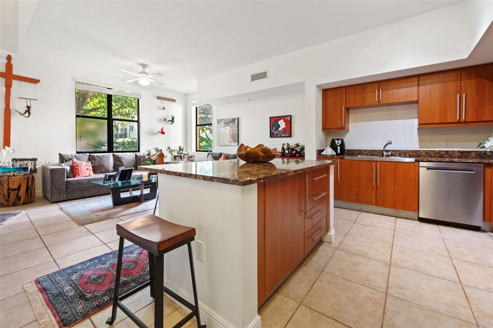 PUERTA DE PALMAS CONDO - Residential