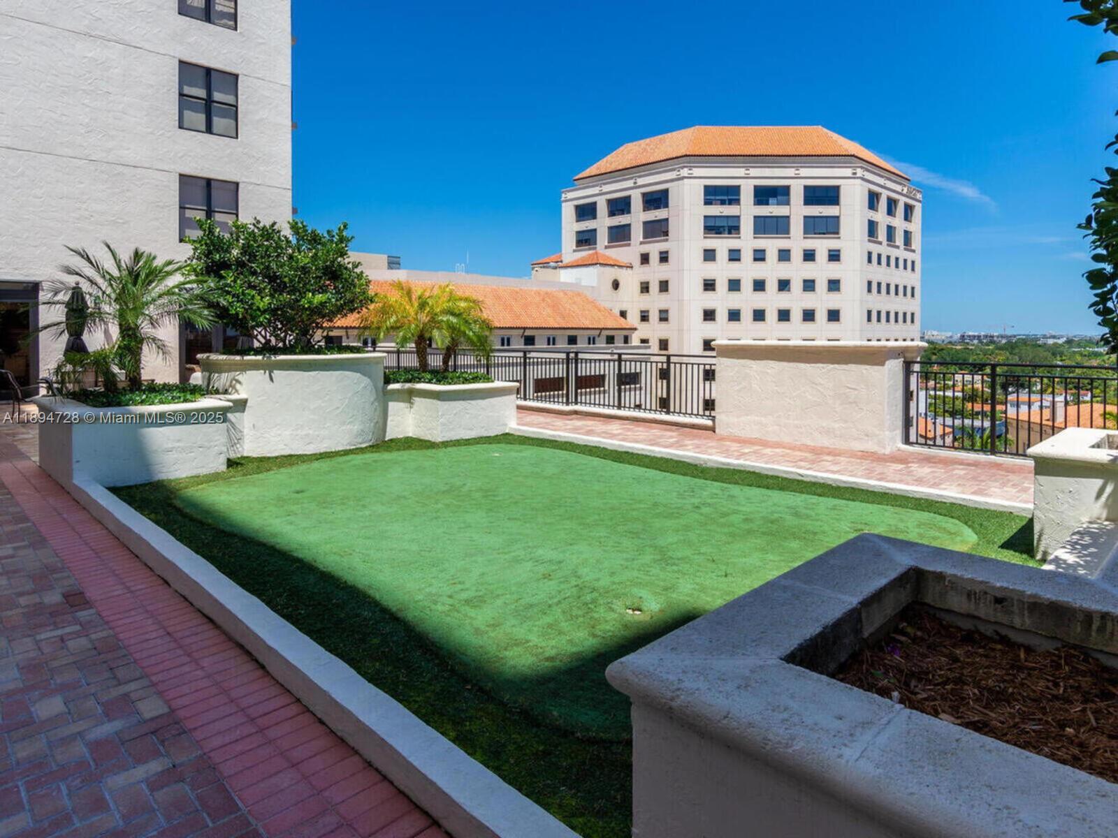 PUERTA DE PALMAS CONDO - Residential
