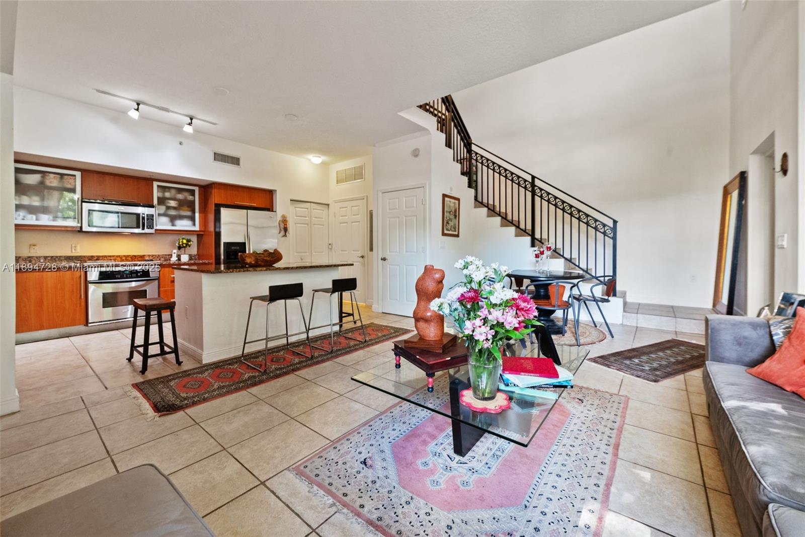 PUERTA DE PALMAS CONDO - Residential