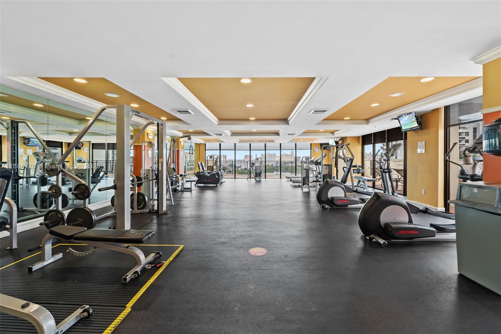 PUERTA DE PALMAS CONDO - Residential