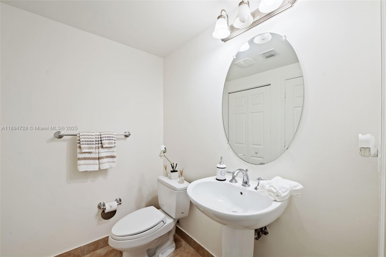 PUERTA DE PALMAS CONDO - Residential