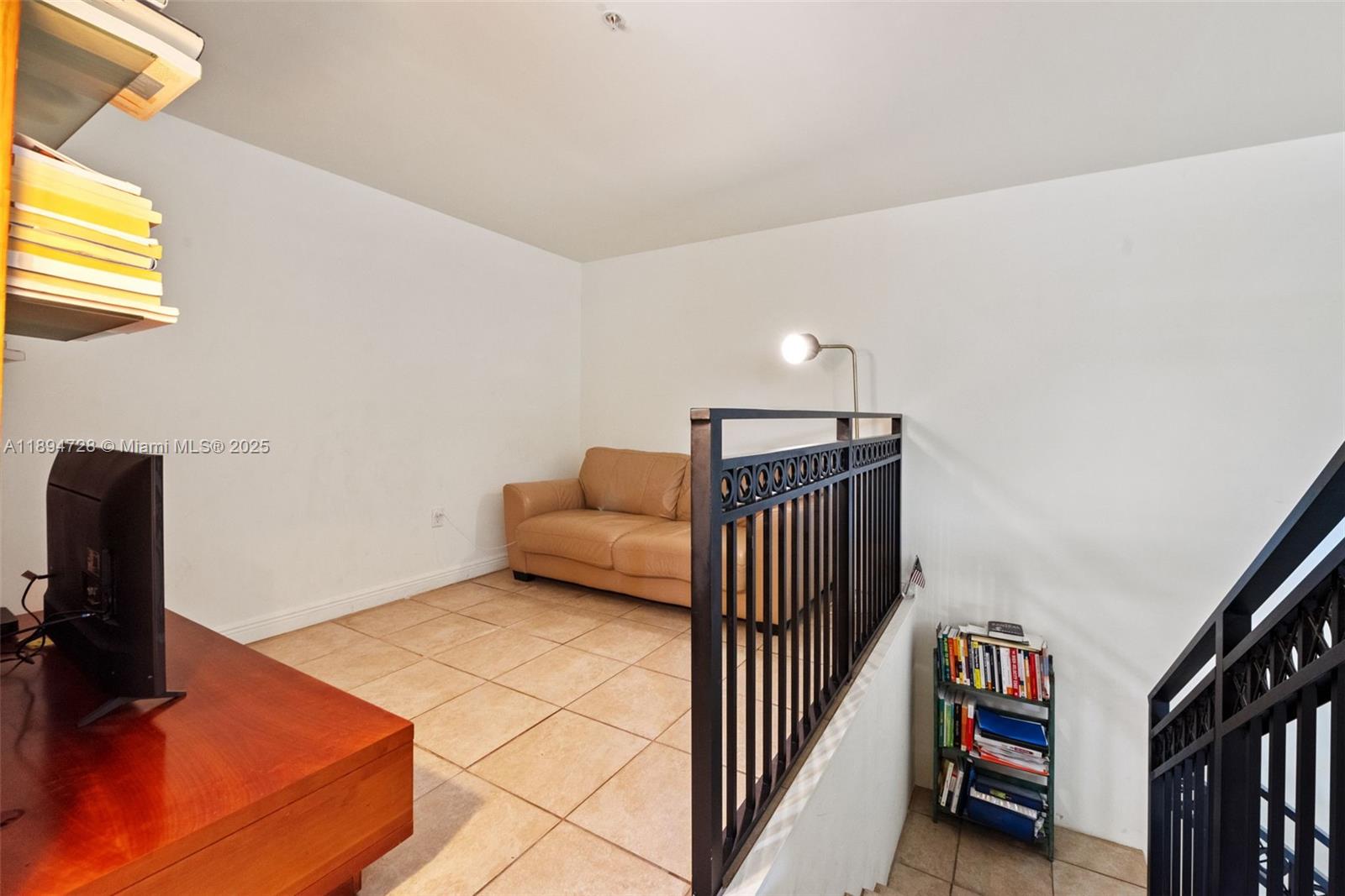 PUERTA DE PALMAS CONDO - Residential