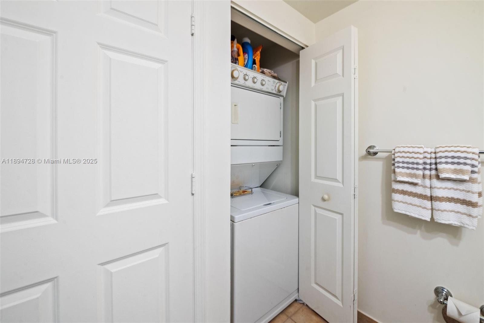 PUERTA DE PALMAS CONDO - Residential