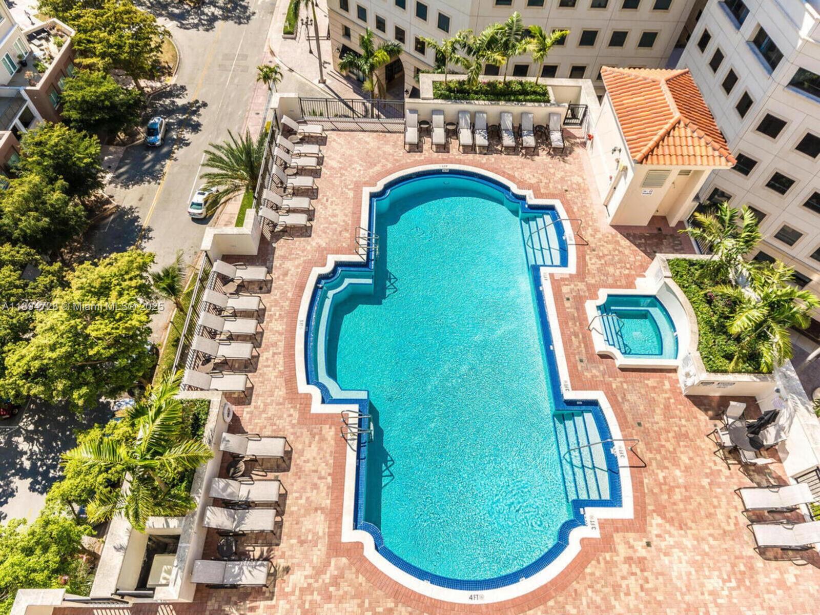 PUERTA DE PALMAS CONDO - Residential