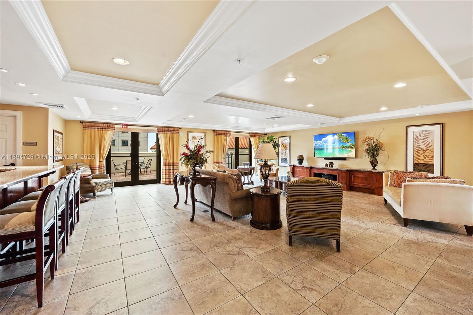 PUERTA DE PALMAS CONDO - Residential